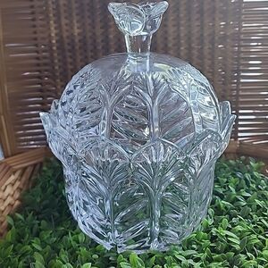 24% Lead Crystal Fifth Ave. Portico Covered Candy Dish